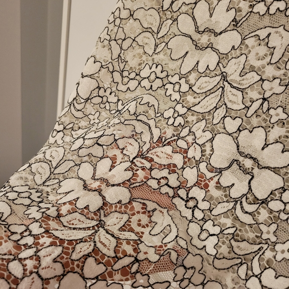 🌸Three Dots corded lace flounce sleeve top - Picture 11 of 11